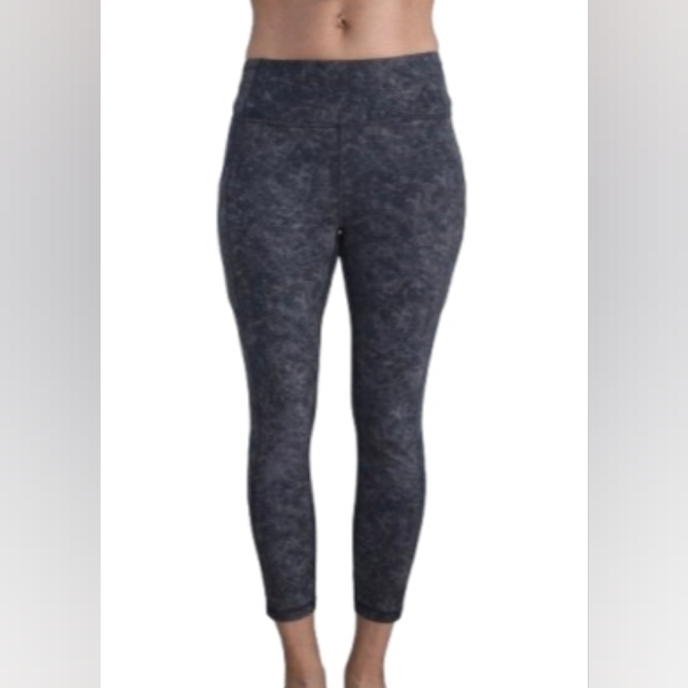 Lululemon Size 6 Invigorate Hi-Rise 23" Crop Leggings Dusty Lavender POCKETS EUC